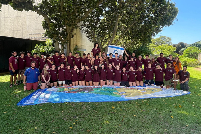Photo of a group of teens in the Yallah Israel trip