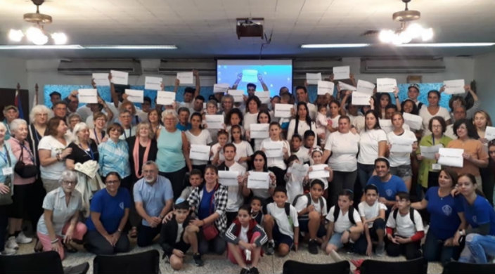 Group of smiling American and Cuban Reform Jews gathered together in Cuba before the pandemic began