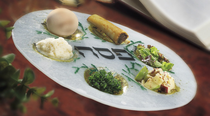 Seder plate that includes all the traditional elements