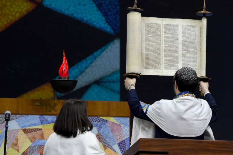 holding torah