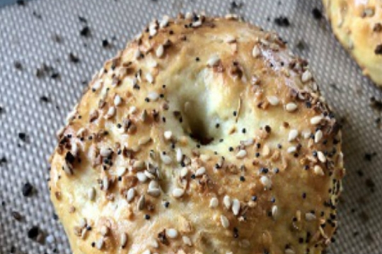 Small puffy everything bagel