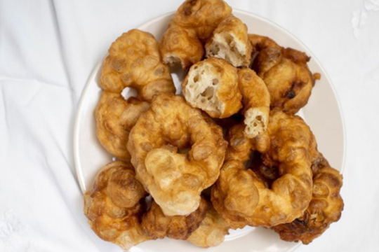 a Moroccan dish called Isfenğ which is a Andalusian donut 