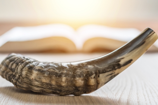 Shofar and Book - Rosh Hashana_Featured Image