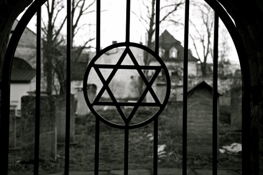 gates of jewish cemetery