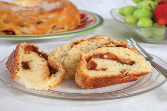 Ceske’ Buchty or Czech Apple-Filled Yeast Cake that you and your family can try on the Jewish holiday of Shabbat. Food