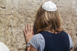 Photo of a woman praying at the Western Wall