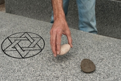 leaving a stone on a Jewish gravestone