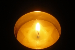 a Yom HaShoah candle