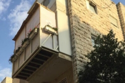 Sukkah on balcony of Jerusalem apartment building