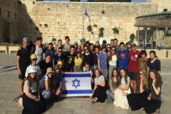 Group photo of NFTY in Israel teens at the Western Wall