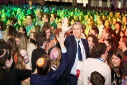 Rabbi Rick Jacobs dancing in the middle of a large crowd at Biennial
