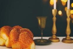 Challah, wine and Shabbat candles