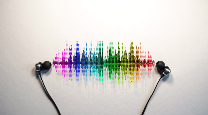 Rainbow colored sound waves between two earbuds